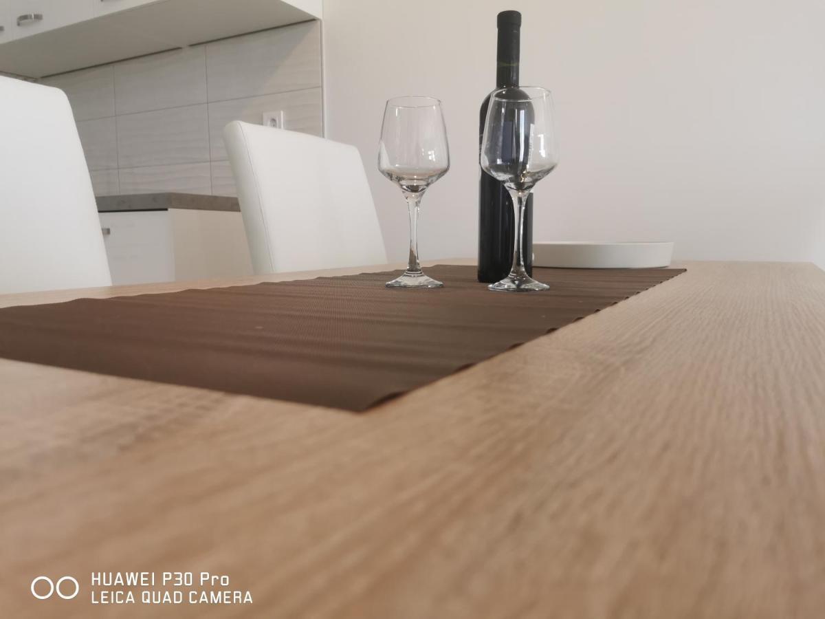 Apartment Center Pearl: Urban Oasis With Parking & Views *