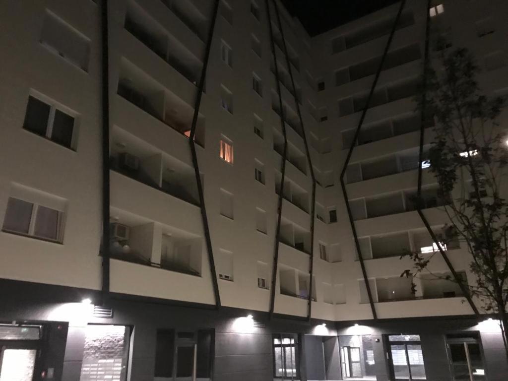 Center Pearl #new#free Reserved Parking In Garage Elevator Direct Access#business And Pleasure#city View&balcony&sunny&cafes&markets&tram#city Center#working Room#2 Toliets#2 Bedrooms Apartament Zagrzeb