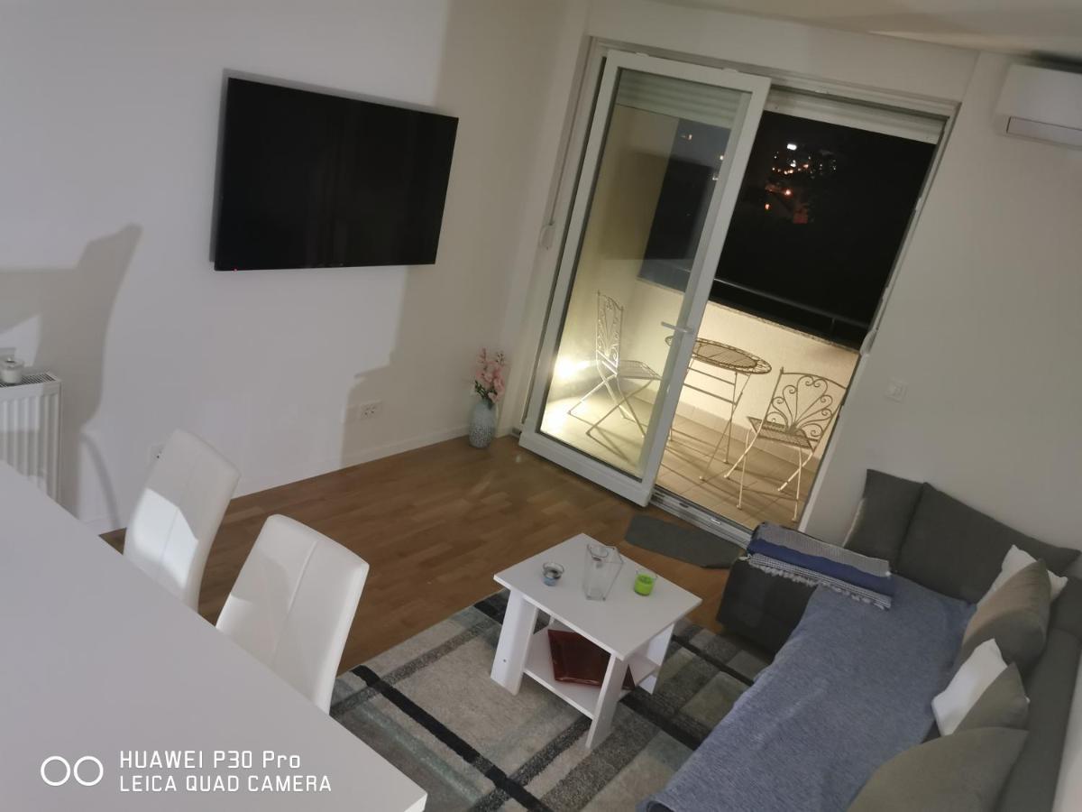 Apartment Center Pearl: Urban Oasis With Parking & Views