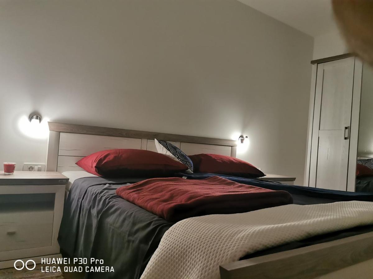 Apartment Center Pearl: Urban Oasis With Parking & Views