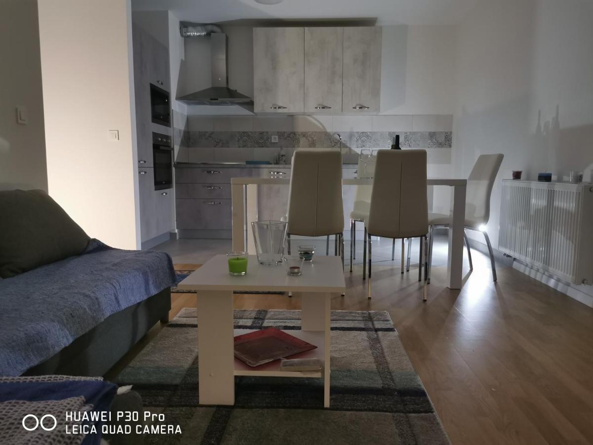 Center Pearl: Urban Oasis With Parking & Views Apartment