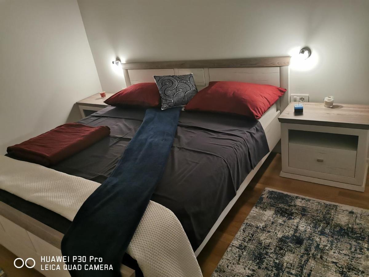 Apartment Center Pearl: Urban Oasis With Parking & Views