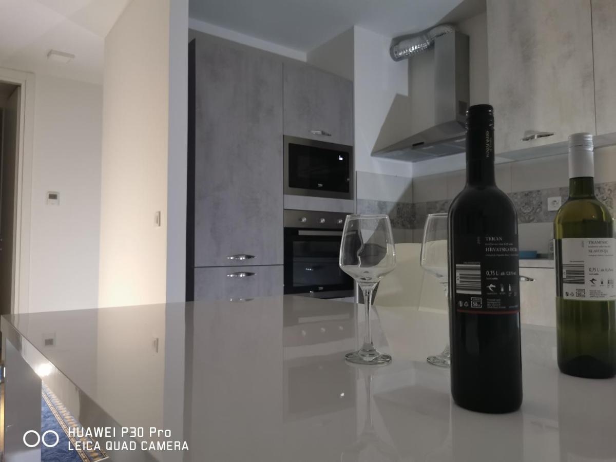 Center Pearl: Urban Oasis With Parking & Views Apartment *