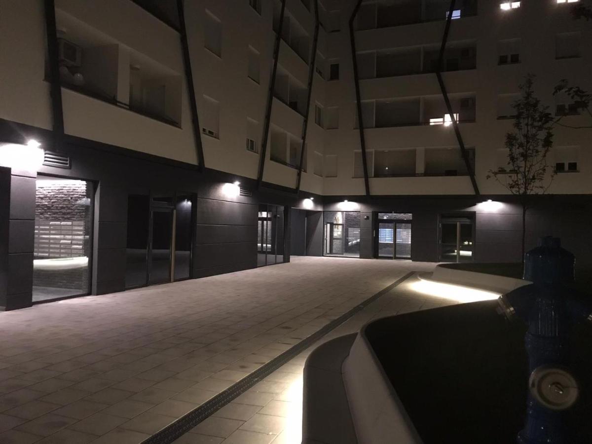 Center Pearl: Urban Oasis With Parking & Views *