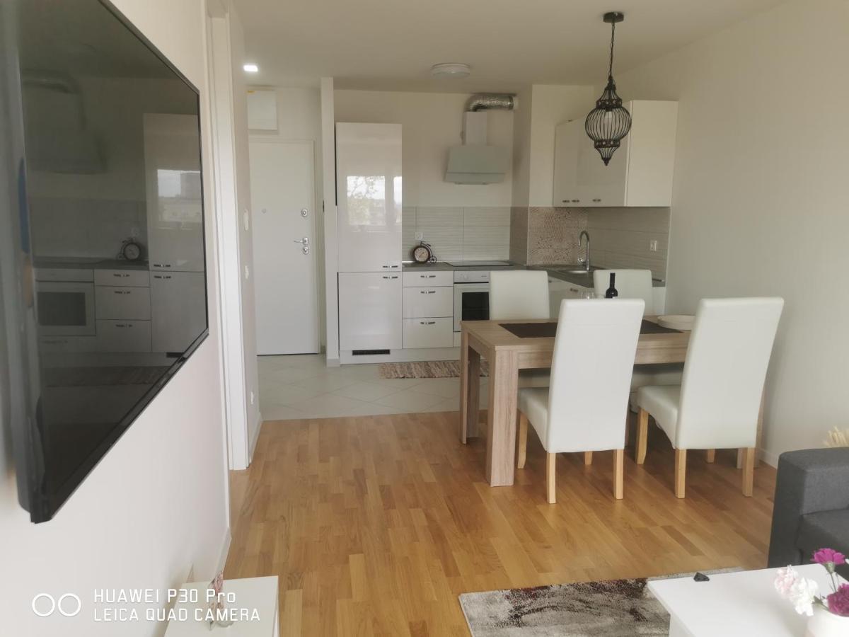 Apartment Center Pearl: Urban Oasis With Parking & Views