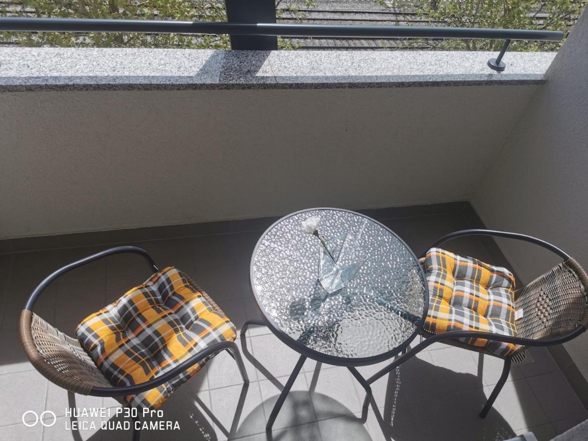 Center Pearl: Urban Oasis With Parking & Views *