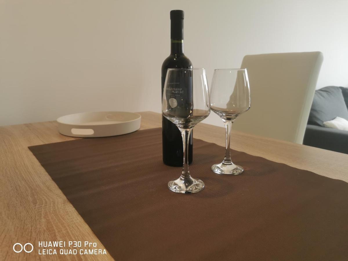 Center Pearl #new#free Reserved Parking In Garage Elevator Direct Access#business And Pleasure#city View&balcony&sunny&cafes&markets&tram#city Center#working Room#2 Toliets#2 Bedrooms Apartament *
