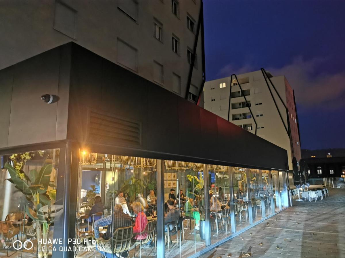 Center Pearl: Urban Oasis With Parking & Views *