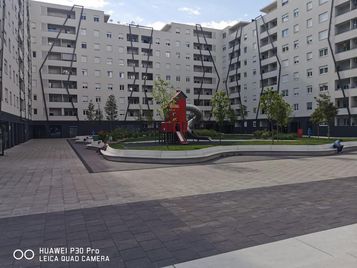 Center Pearl: Urban Oasis With Parking & Views Apartment *